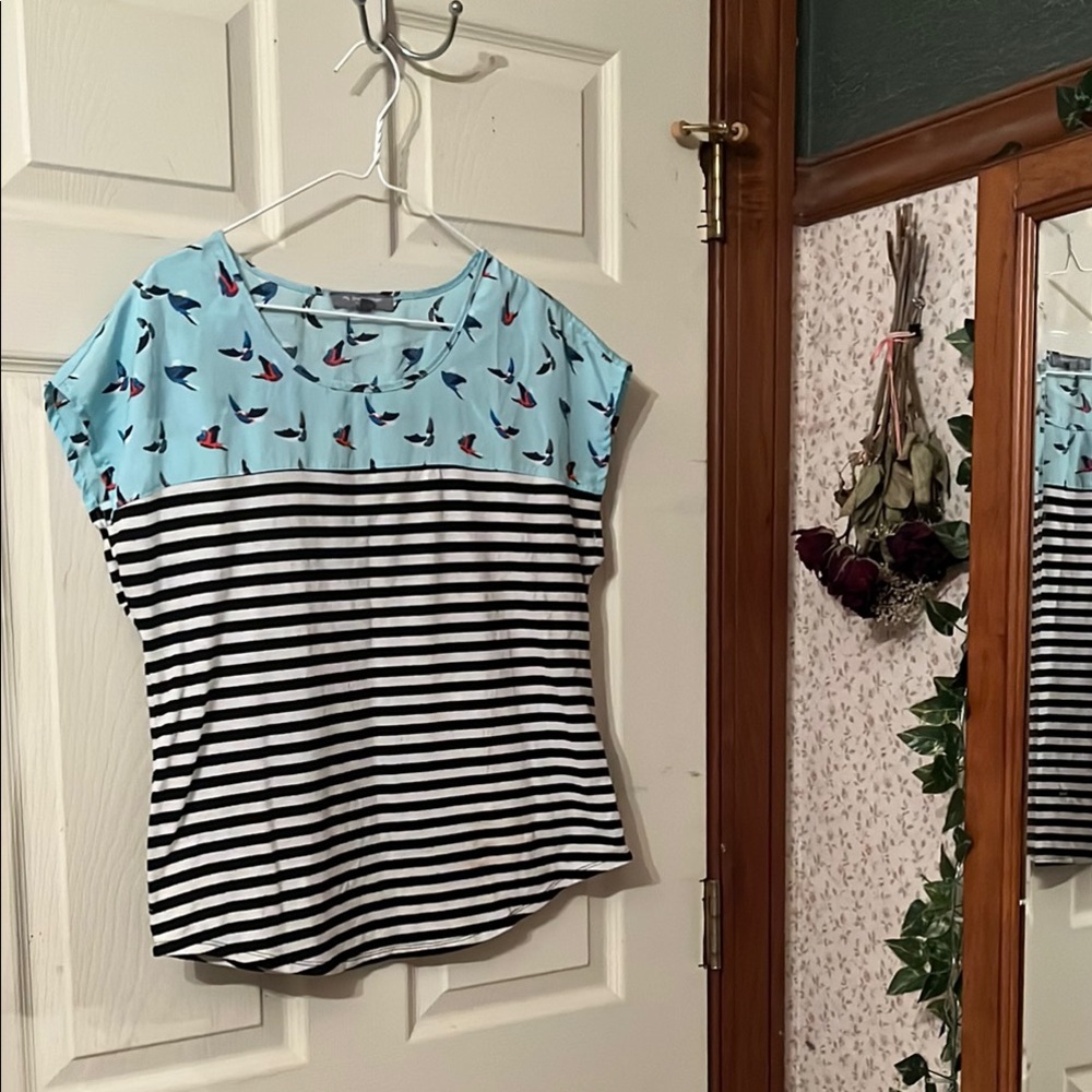 NY Collection Blue and Black Bird Fitted Short Sleeve Tee